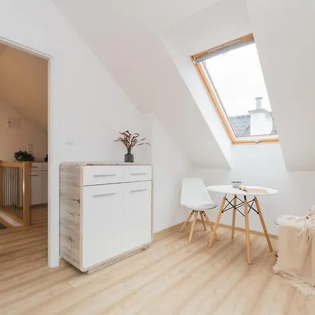 Apartman Flatbook Rodzinne - Park Z Parkingiem I Placem Zabaw Jantar